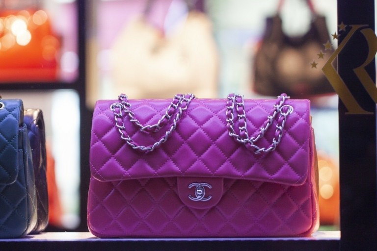 Chanel: Γιατί η πιο διάσημη τσάντα της κάνει 10.000 ευρώ