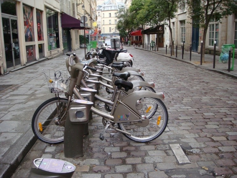 Παρίσι: Το ποδήλατο ξεπέρασε το αυτοκίνητο ως μέσο μετακίνησης