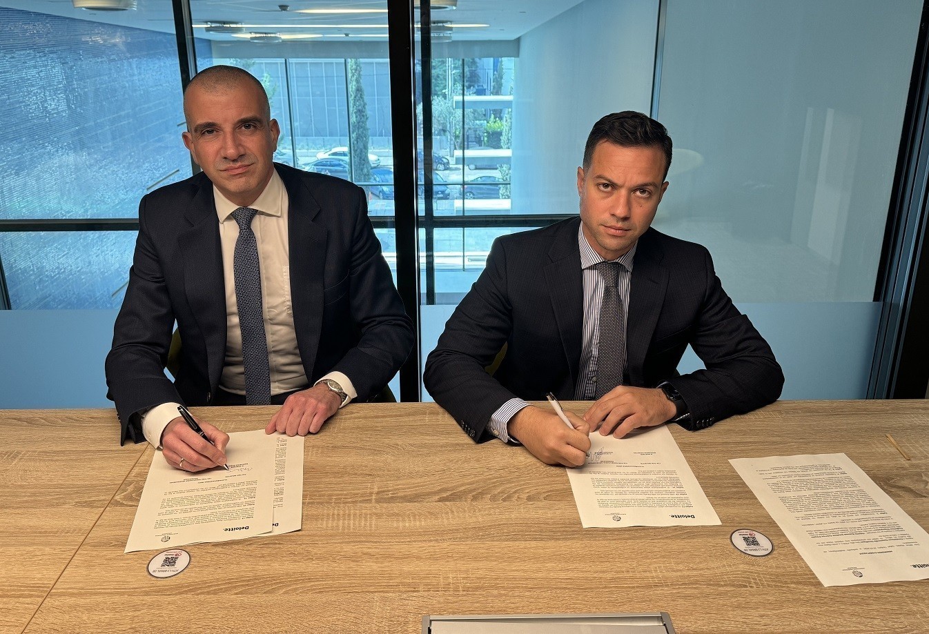Υπογραφή μνημονίου συνεργασίας της Deloitte και της Πανελλήνιας Ομοσπονδίας Ξενοδόχων (pic)