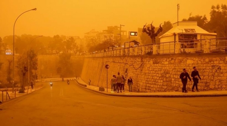 Copernicus: Νέα επέλαση αφρικανικής σκόνης στη δυτική Ευρώπη (tweet)