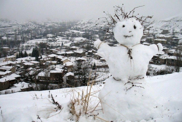 «Εντυπωσιακά» χαμηλά τα ποσοστά χιονοκάλυψης στην Ελλάδα το 2024