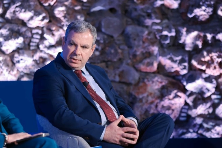 Νίκος Βέττας (ΙΟΒΕ): Η Ευρώπη χρειάζεται εργαζόμενους – Ο πληθυσμός συρρικνώνεται