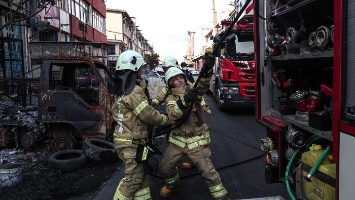 Τουρκία: Μεγάλη πυρκαγιά σε κτίριο στην Κωνσταντινούπολη – 15 νεκροί (tweet + vid)