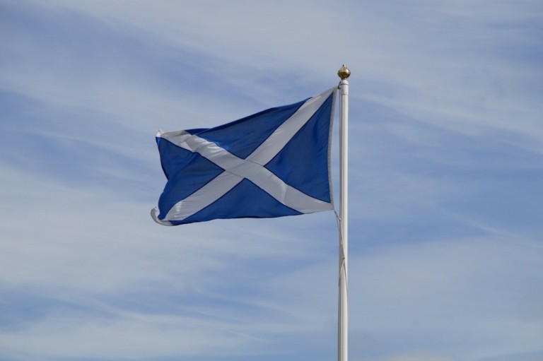 Σκωτία: Κατέρρευσε η κυβέρνηση συνασπισμού Σκωτικού Εθνικού Κόμματος – Πρασίνων