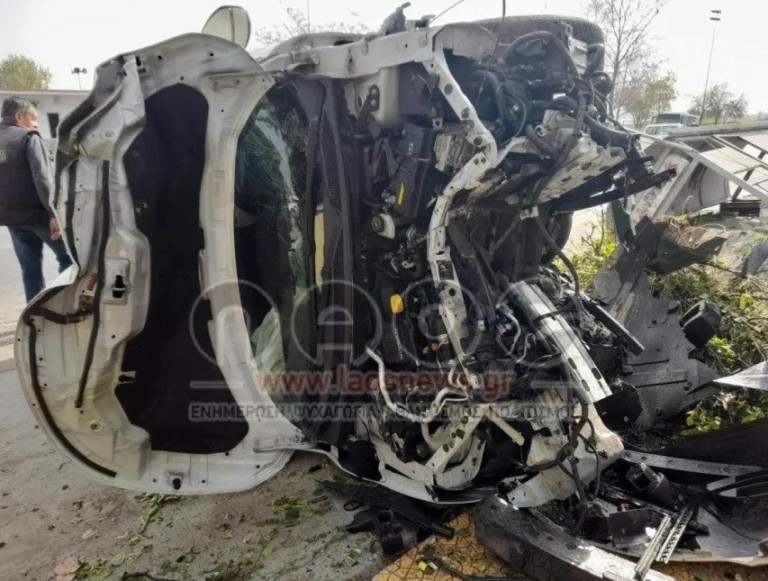 Βέροια: ΙΧ έπεσε σε στάση λεωφορείου – Νεκρές δυο γυναίκες (upd)