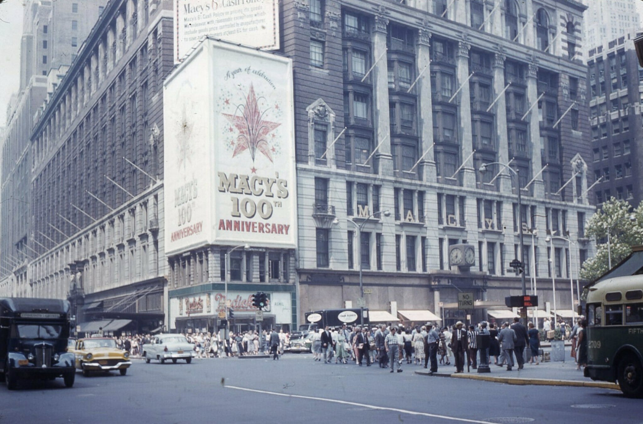 Τι συνέβη στον γίγαντα λιανικής Macy’s – Έρχεται το τέλος των πολυκαταστημάτων; (vid)