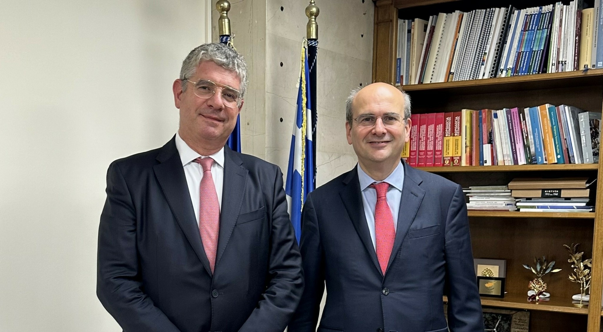 Η συνεργασία Ελλάδας – ΕΤΕπ στο επίκεντρο της συνάντησης Χατζηδάκη με τον νέο αντιπρόεδρο Γιάννη Τσακίρη