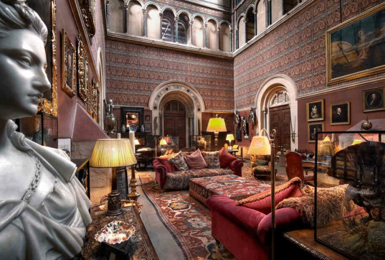 Tο κάστρο της τηλεοπτικής σειράς Succession είναι βγαλμένο από παραμύθι