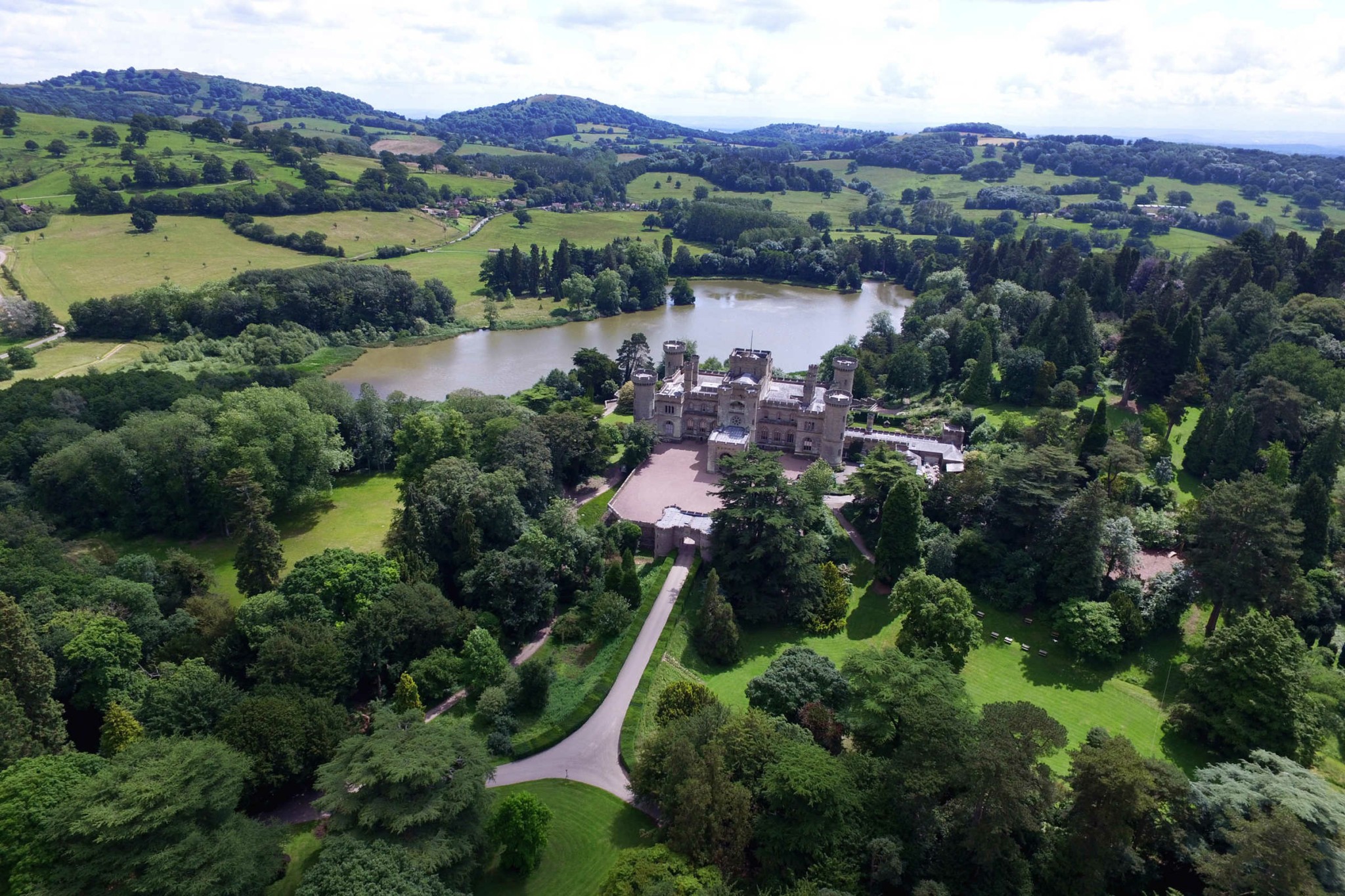 Tο κάστρο της τηλεοπτικής σειράς Succession είναι βγαλμένο από παραμύθι