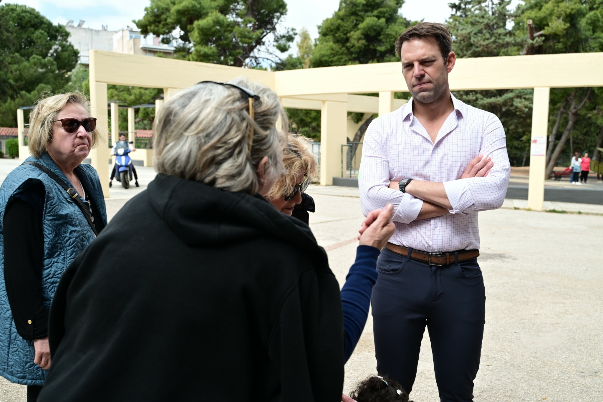 Με τις προτάσεις για την ακρίβεια επισκέπτεται τη Βαρβάκειο ο Κασσελάκης