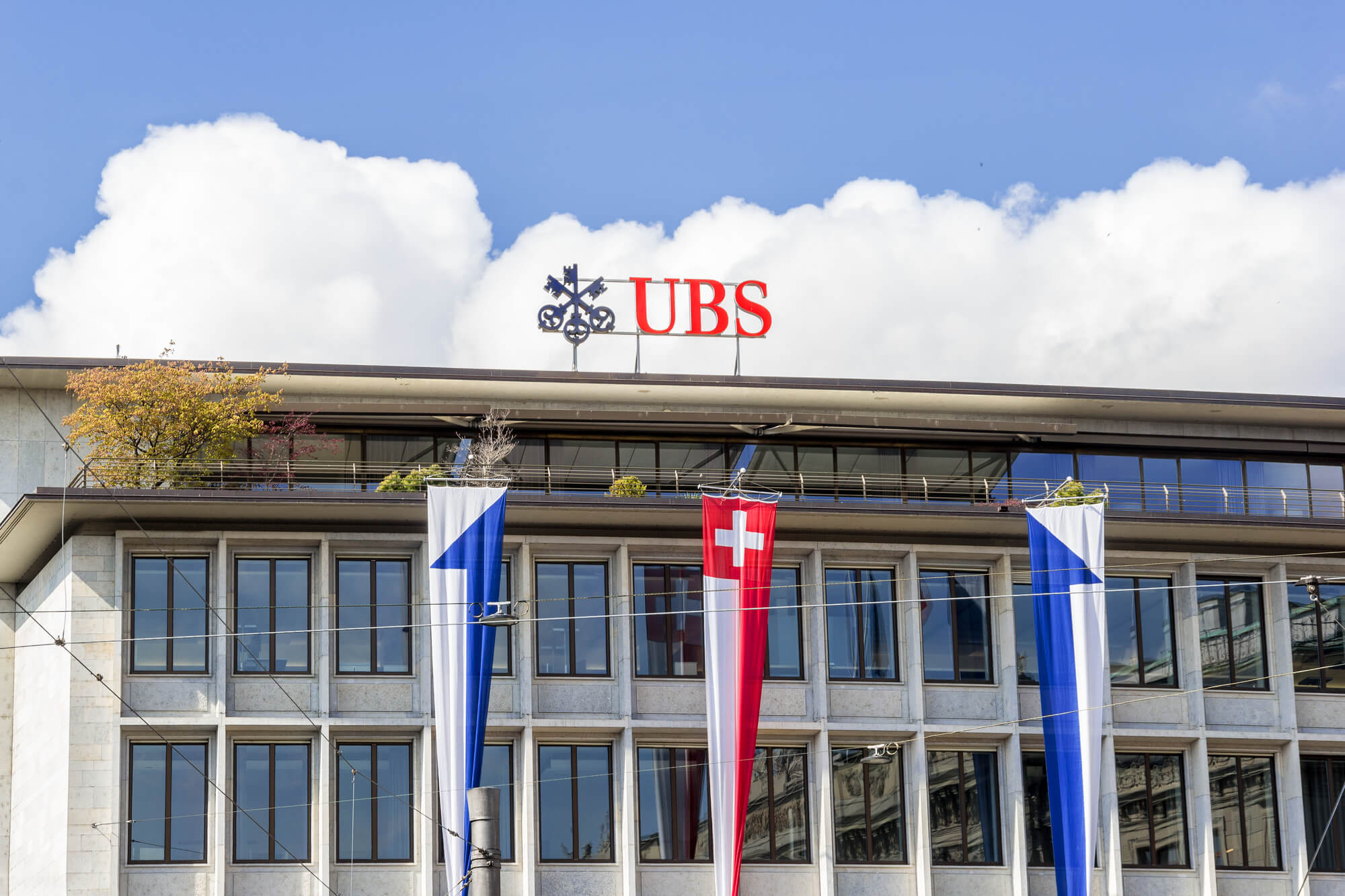 Ρωγμές στο ελβετικό σχέδιο διάσωσης «too big to fail» της UBS βλέπει γνωστός αναλυτής