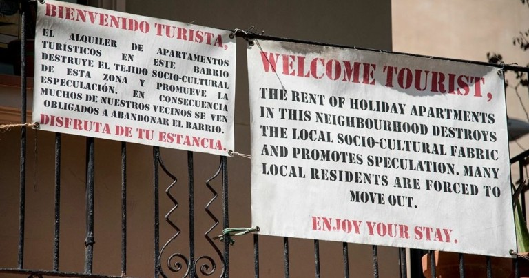 Η επανάσταση των τουριστικών προορισμών εναντίον των «κακών τουριστών» είναι γεγονός