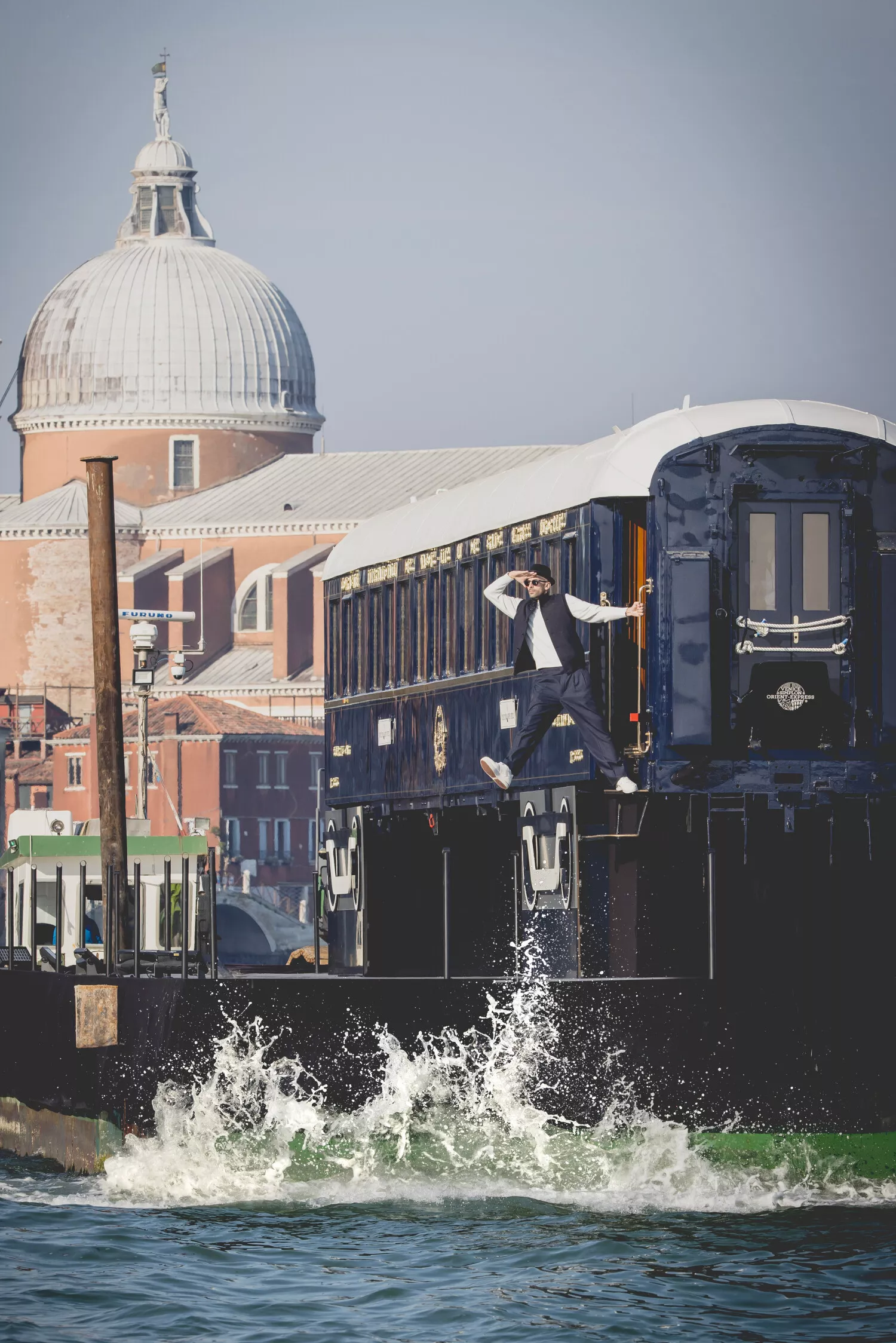 Το ολοκαίνουργιο βαγόνι του Orient-Express αποκαλύφθηκε στη Βενετία
