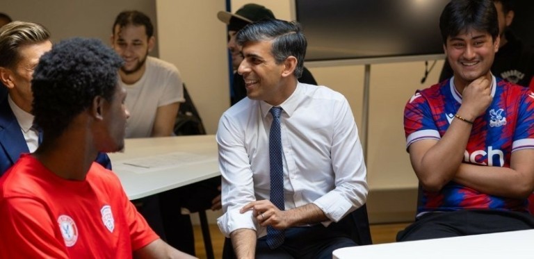 Βρετανία – εκλογές: Πρόταση-βόμβα από τον Σούνακ για υποχρεωτική θητεία για τους 18χρονους (tweet)