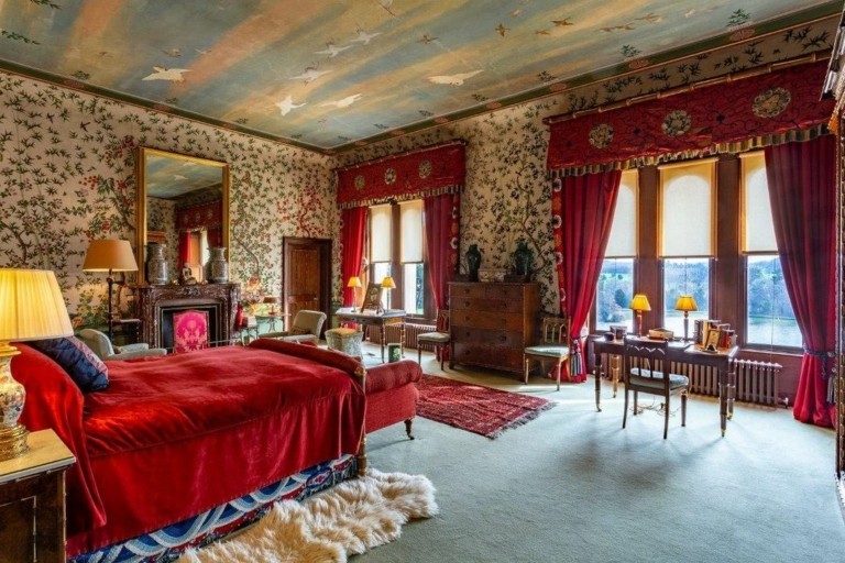 Tο κάστρο της τηλεοπτικής σειράς Succession είναι βγαλμένο από παραμύθι