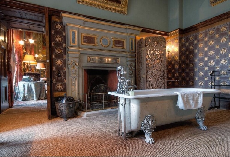 Tο κάστρο της τηλεοπτικής σειράς Succession είναι βγαλμένο από παραμύθι