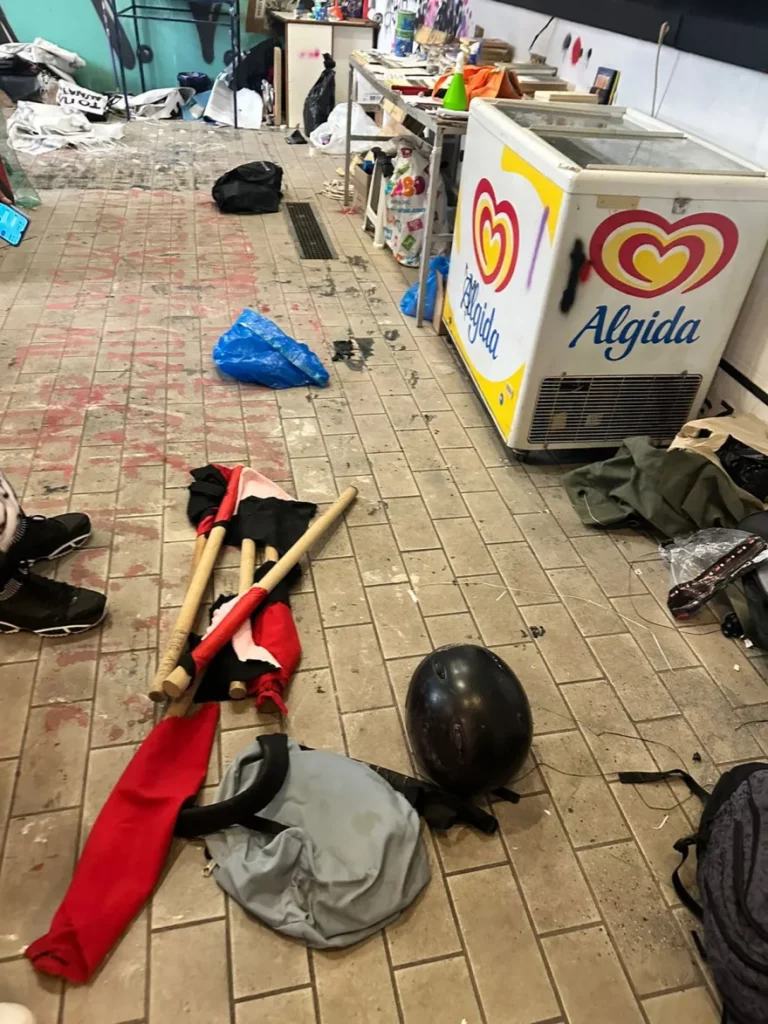 Εικόνες – σοκ από την κατάληψη της Νομικής – 27 προσαγωγές (vids+pics)