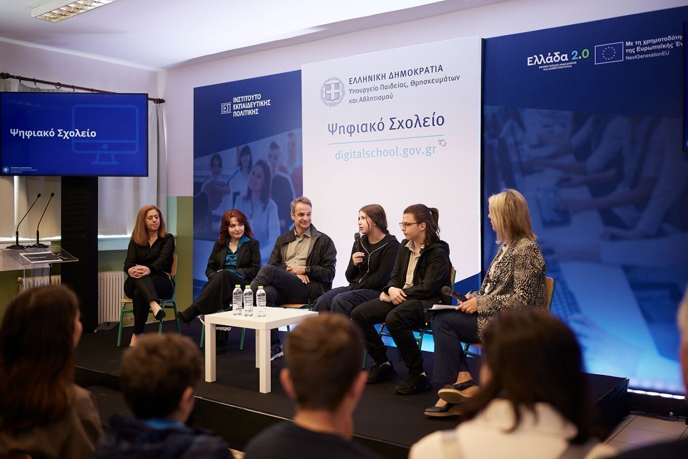 Η ανάρτηση του πρωθυπουργού για το ψηφιακό σχολείο: Δωρεάν ψηφιακά φροντιστήρια για όλες τις τάξεις