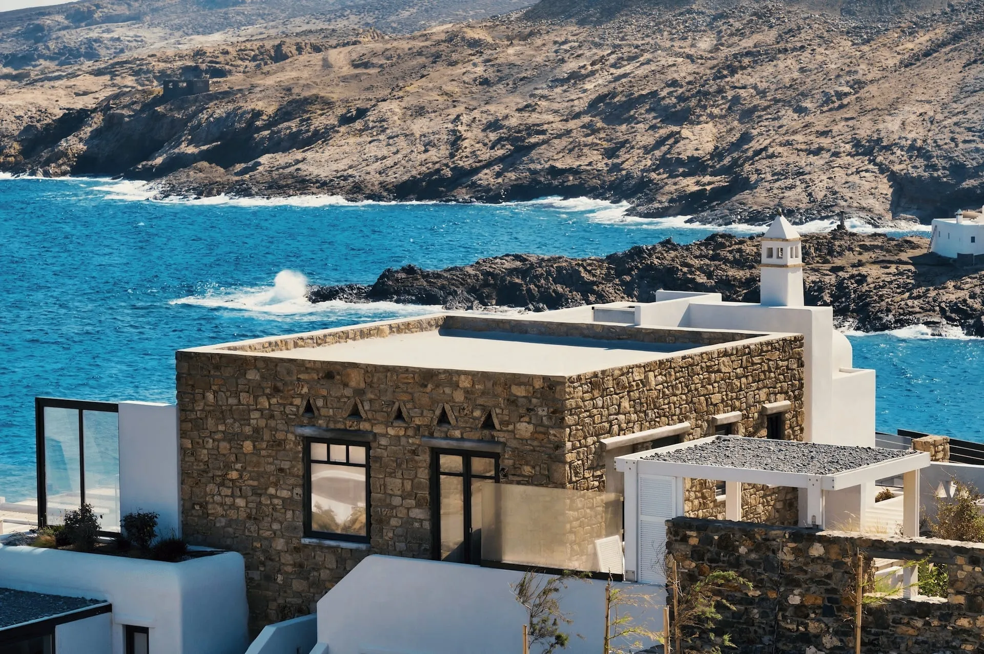 Ηilton: Από τον Ιούνιο (και) στη Μύκονο και από το 2025 στην Αθήνα με το νέο Conrad Athens (pics)