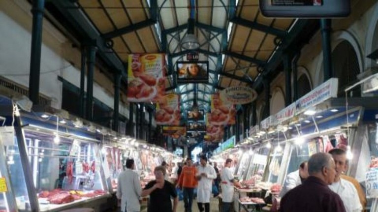 Αυξημένη η κίνηση στην πασχαλινή αγορά – Συγκρατημένες οι τιμές για το εορταστικό τραπέζι