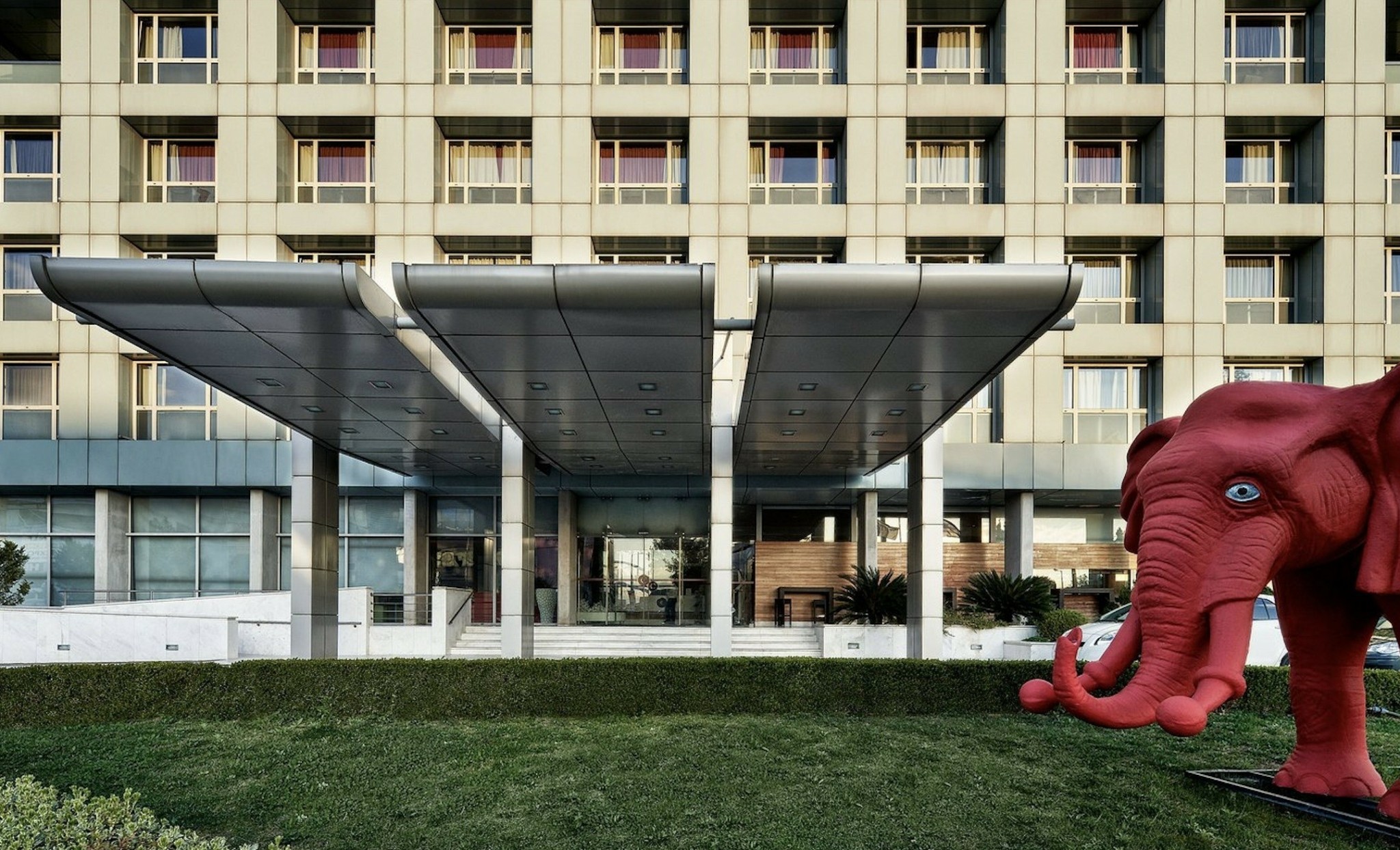 Το «ολυμπιακό» ξενοδοχείο στο Μαρούσι νοικιάζεται ξανά – Ελάχιστο ενοίκιο 450 χιλ. ευρώ