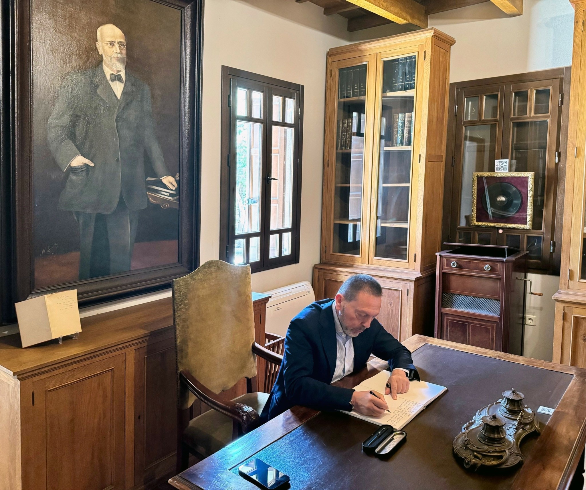 Στην Κρήτη ο διοικητής της ΤτΕ Γιάννης Στουρνάρας και μέλη της διοίκησης