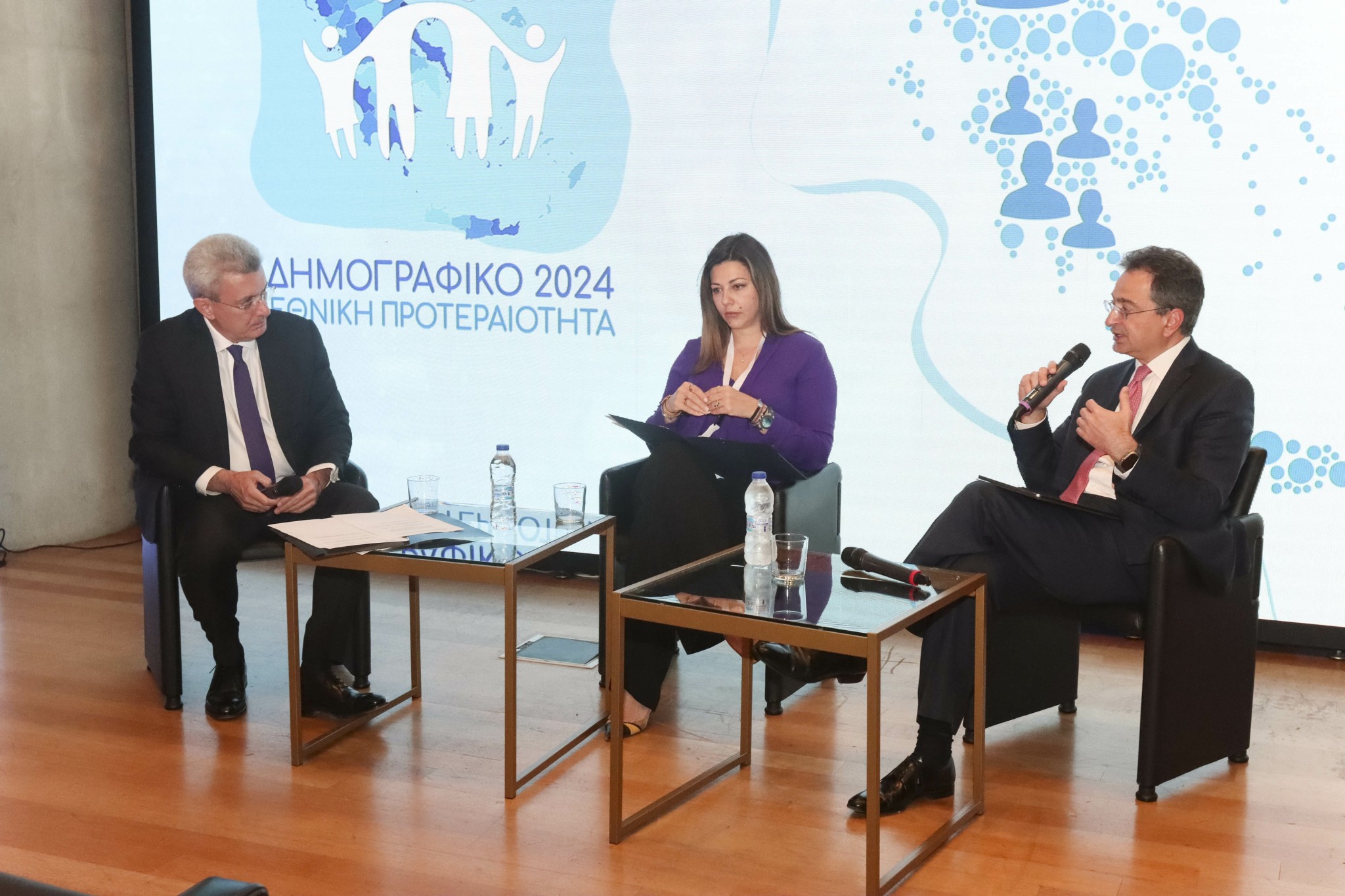 Eurobank «Μπροστά για την Οικογένεια»: Νέο στεγαστικό δάνειο για τρίτεκνες οικογένειες (pics)