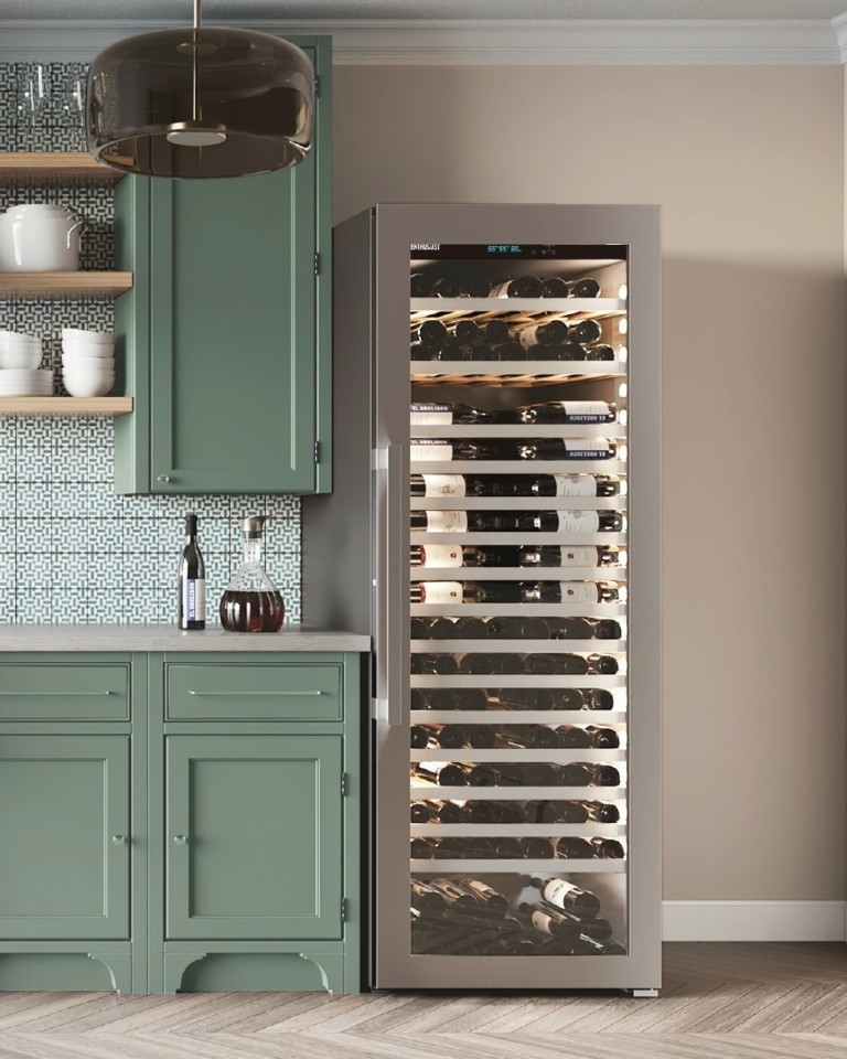 Ετσι κρυώνουμε σωστά τα κρασιά μέσα στο καυτό καλοκαίρι