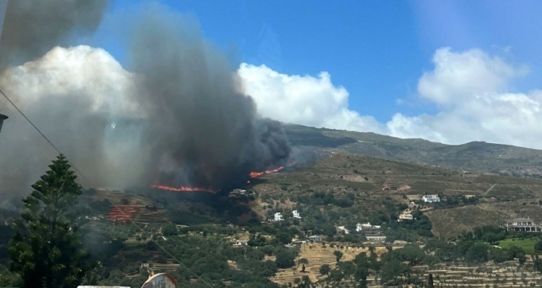 Φωτιά στην Άνδρο – Μήνυμα από το 112 για εκκένωση τεσσάρων περιοχών (upd)