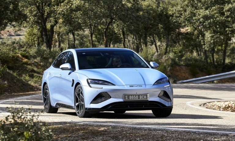 Ηλεκτρικά αυτοκίνητα: Οι ευρωπαϊκοί δασμοί φρέναραν τις κινεζικές αυτοκινητοβιομηχανίες αλλά όχι την BYD