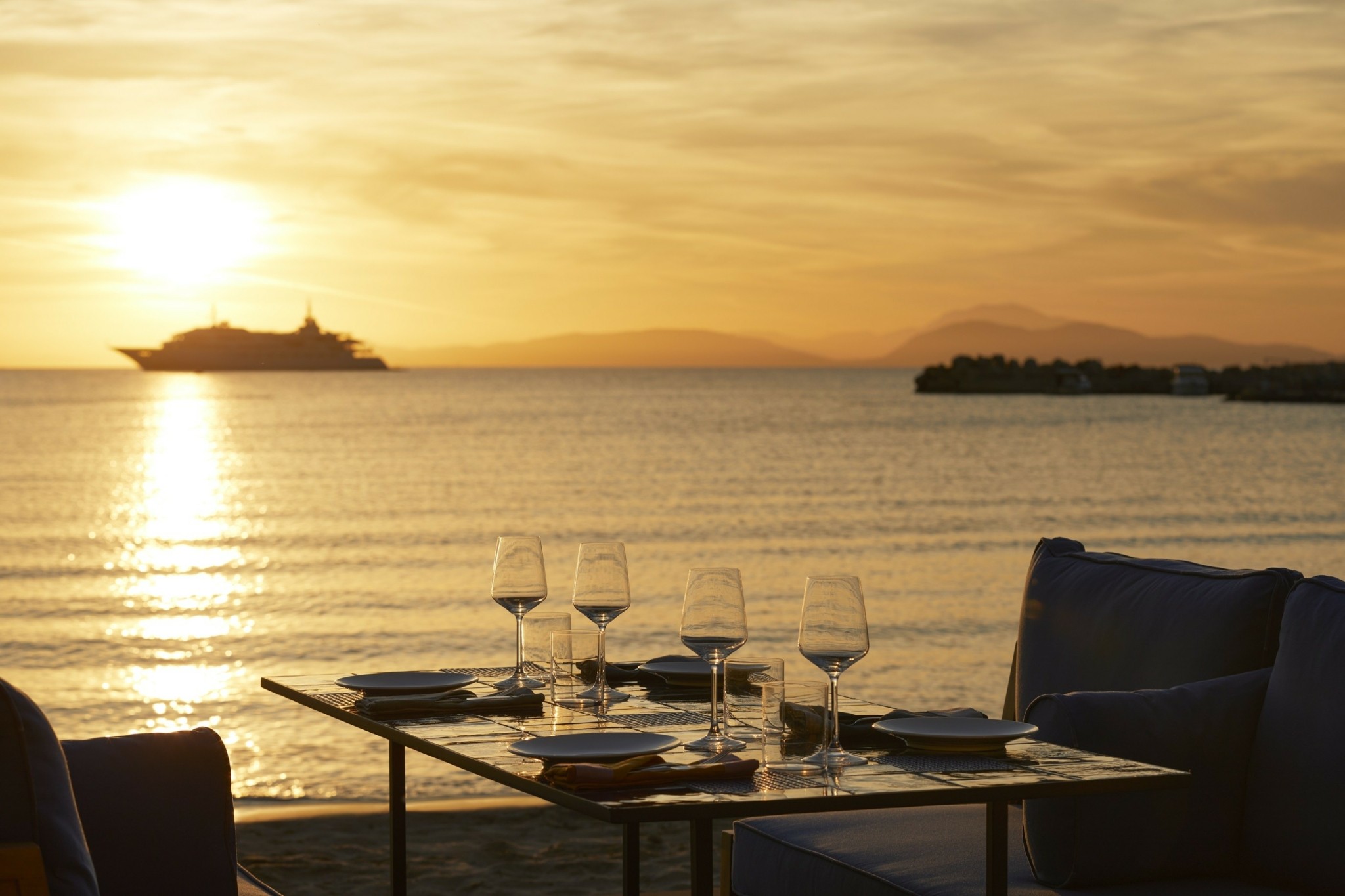 Το νέο εστιατόριο Bungalow 7 καλωσορίζει το καλοκαίρι στα Αστέρια Γλυφάδας (pic)