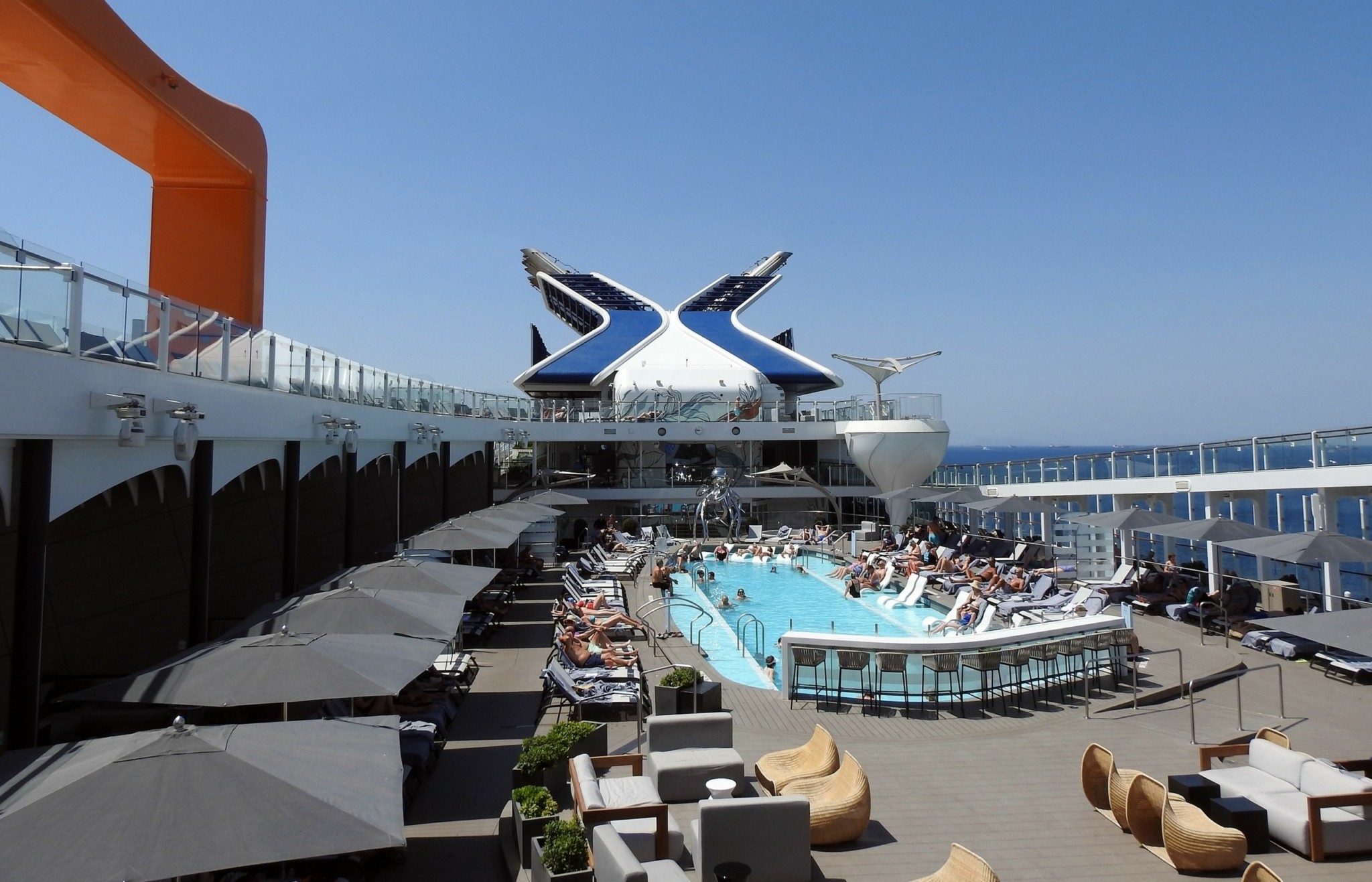 Το πολυτελές κρουαζιερόπλοιο Celebrity Ascent κατέπλευσε στον Πειραιά