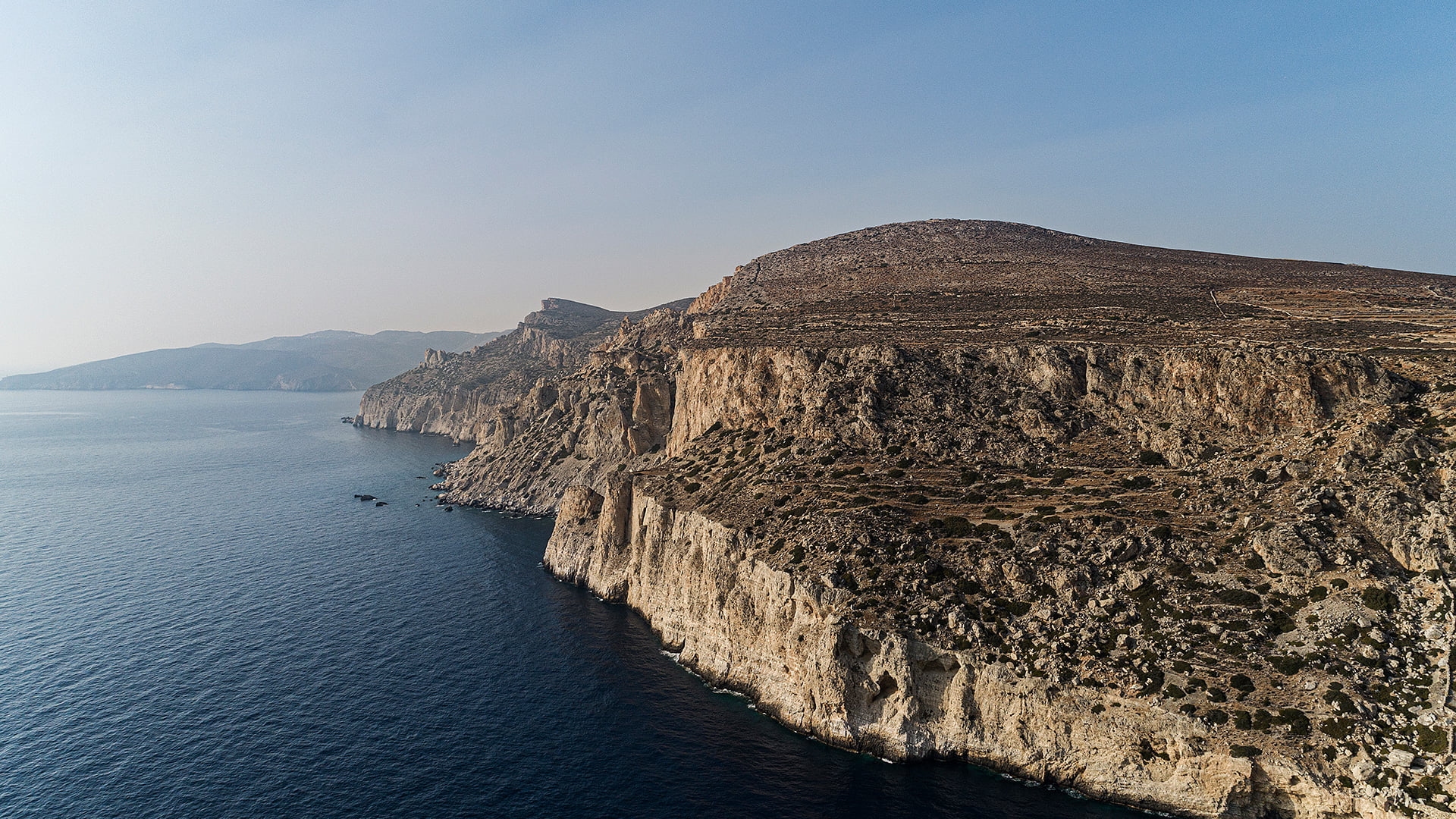 O Αυστραλός που έφτιαξε το πεντάστερο μπουτίκ ξενοδοχείο στη Φολέγανδρο