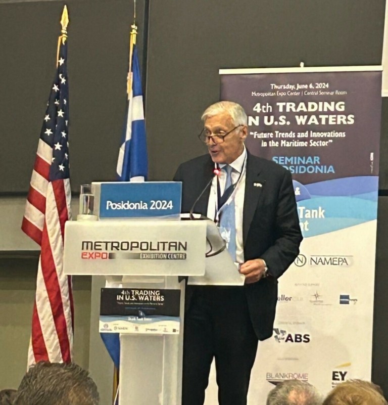 Joe Hughes: «Εκπληκτικό φαινόμενο η ελληνική ναυτιλία»