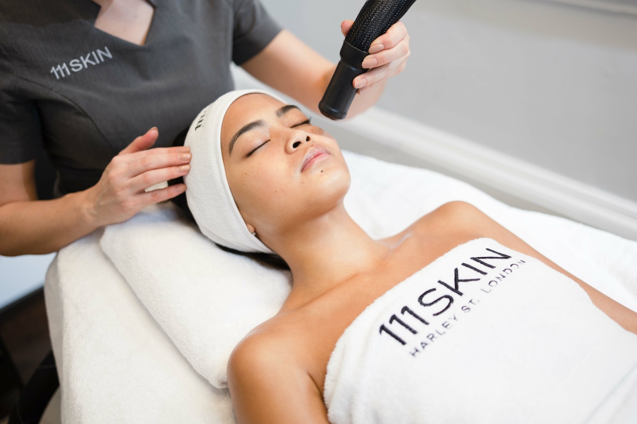 Ο Ελληνας πίσω από μια επαναστατική φόρμουλα ομορφιάς