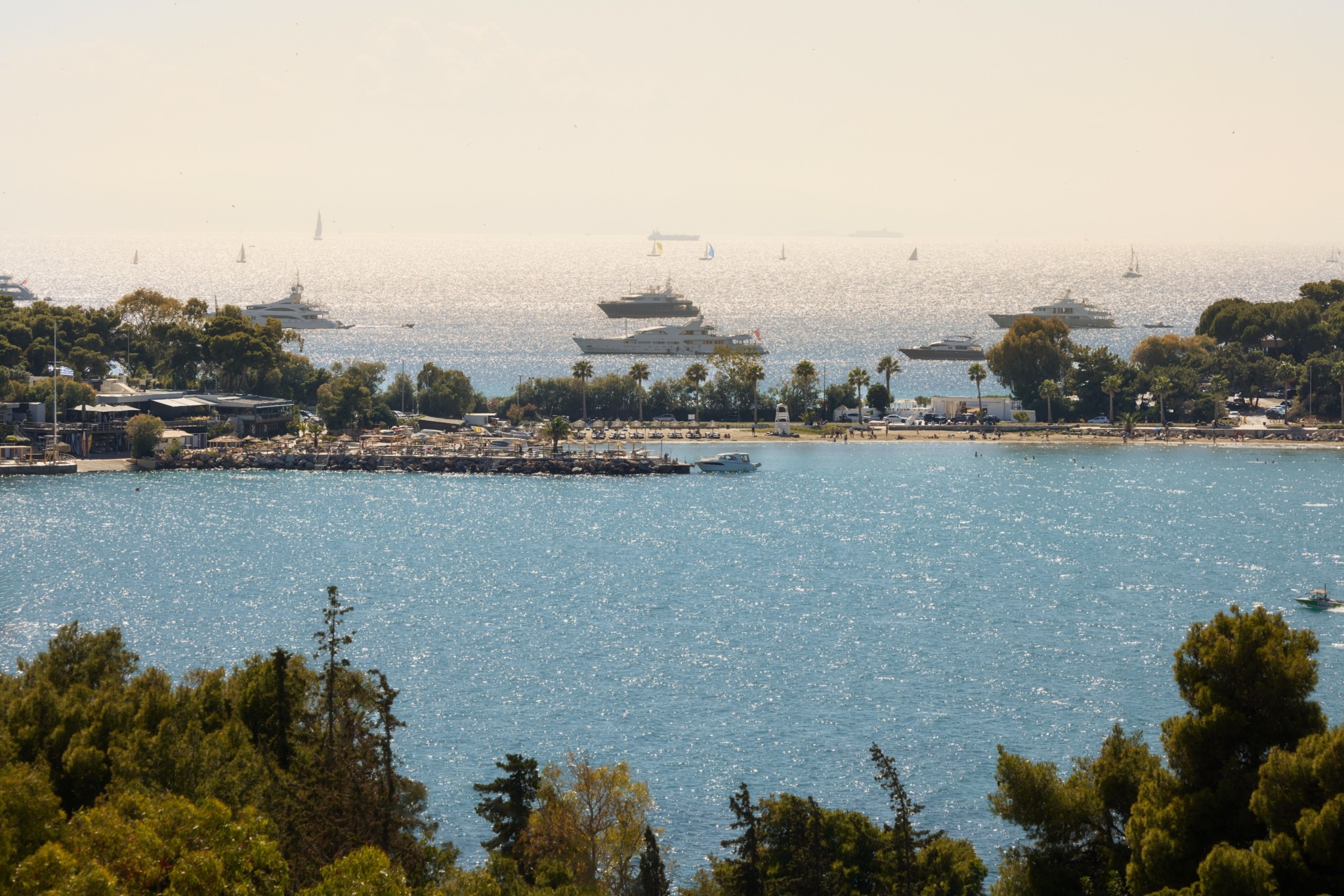 The Roc Club Βουλιαγμένη: Το ξενοδοχείο που αλλάζει την εμπειρία της Aθηναϊκής Ριβιέρας