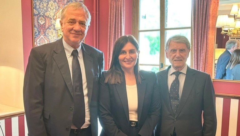 Σε ενίσχυση του στόλου με πλοία υπό κυπριακή σημαία συμφώνησαν Χατζημανώλη – όμιλος MSC