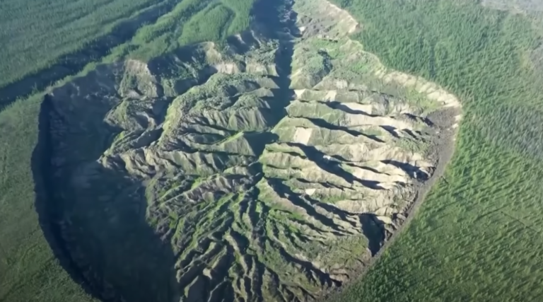 Ανοίγει ολοένα περισσότερο η «Πύλη του κάτω κόσμου» (vid)