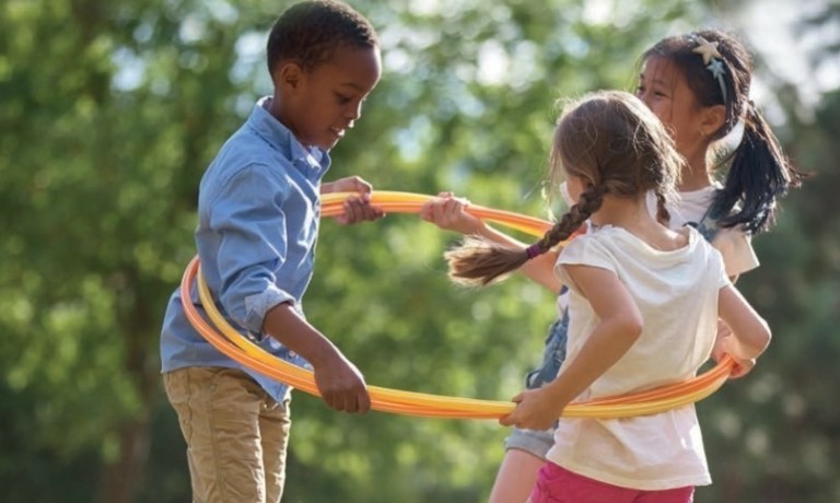Ηχηρό καμπανάκι ΟΟΣΑ για την πτώση των γεννήσεων – Τι αναφέρει για την Ελλάδα (tweet + πίνακες)