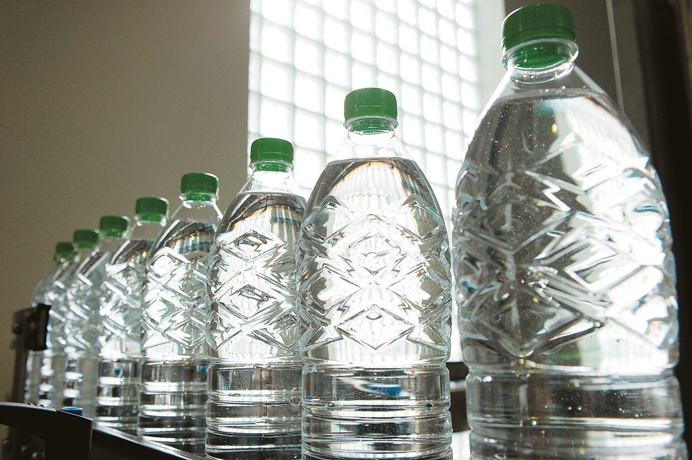 Περιβαλλοντικό «καπέλο» από 1η Ιουλίου σε νερά, αναψυκτικά και μπύρες – Αύξηση 20% στο εμφιαλωμένο νερό (vid)