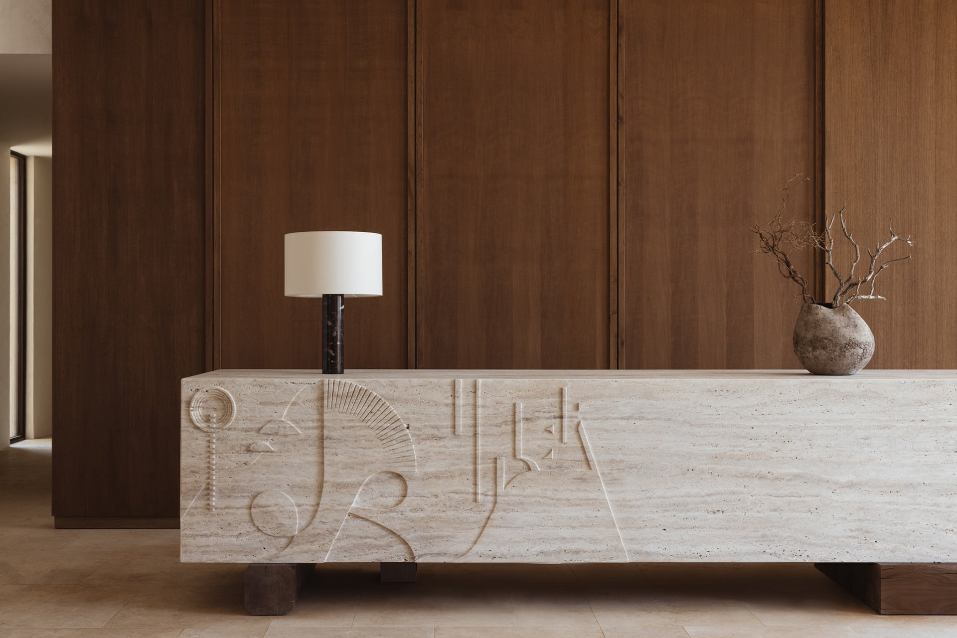 O Αυστραλός που έφτιαξε το πεντάστερο μπουτίκ ξενοδοχείο στη Φολέγανδρο