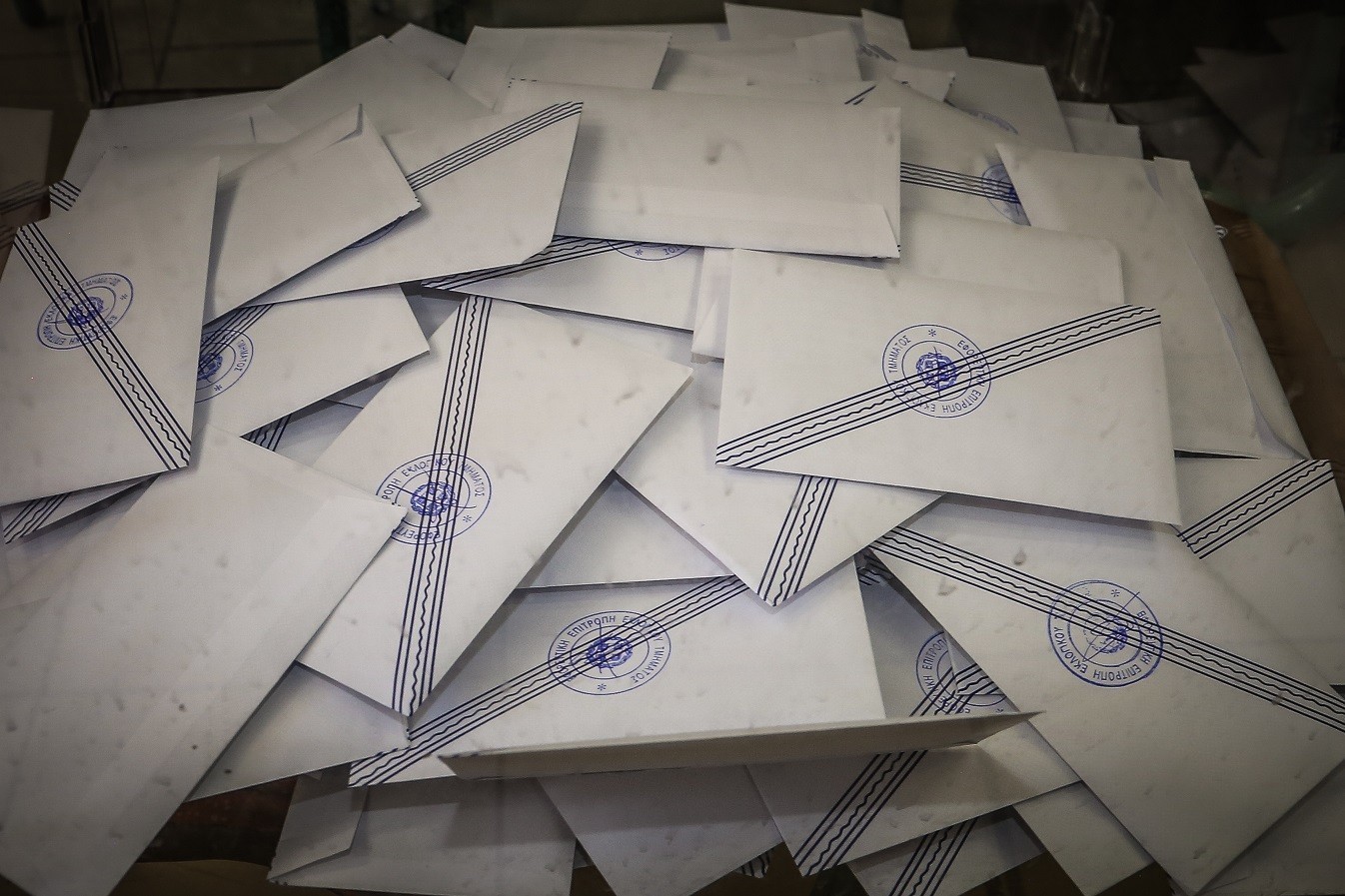 Exit polls: Από 28% έως 32% η ΝΔ – 15,2% έως 18,2% ο ΣΥΡΙΖΑ – 10,9% έως 13,9% το ΠΑΣΟΚ (vid)