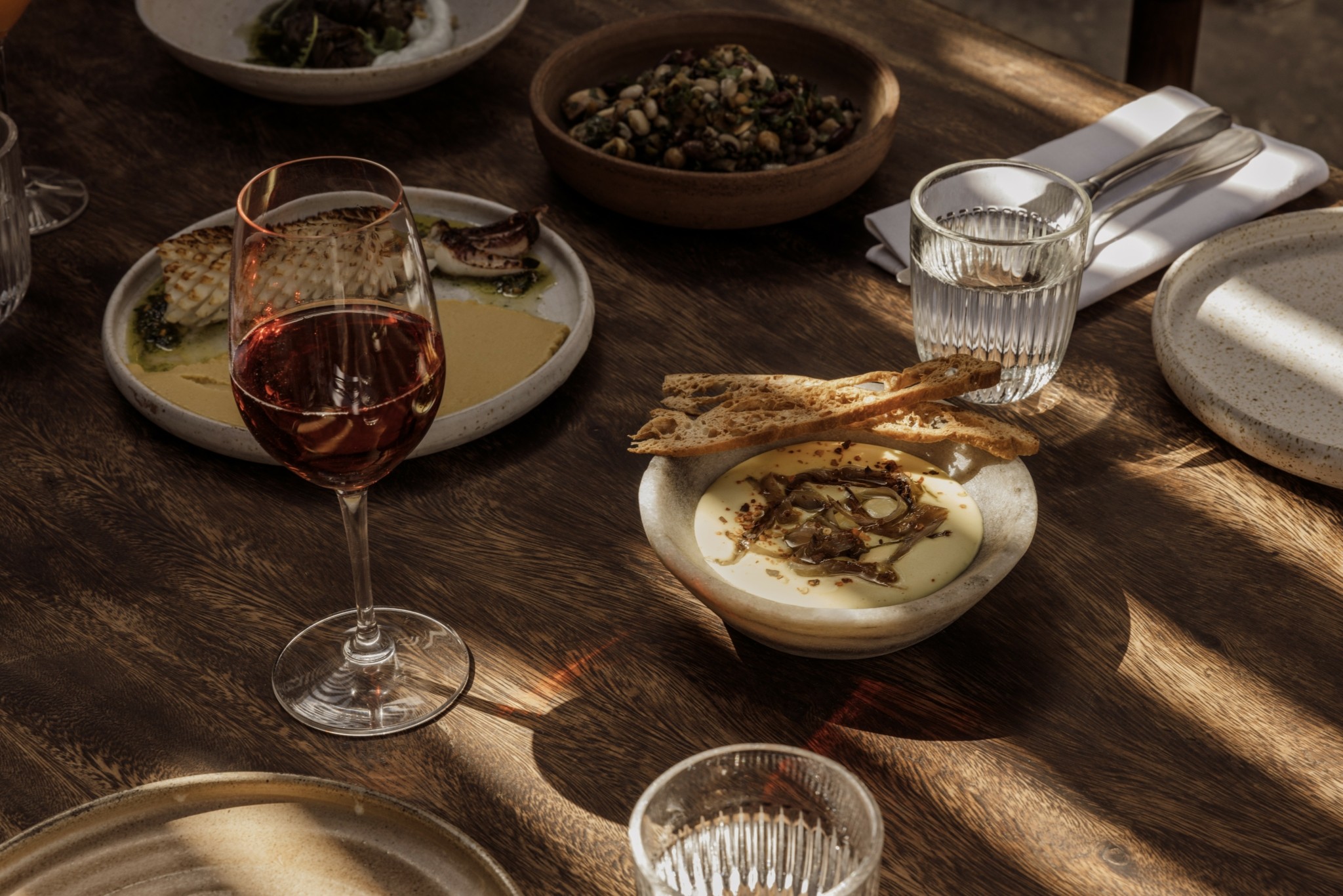 Ανακαλύπτοντας το Nōema της Μυκόνου: Ενα εστιατόριο-συναίσθημα