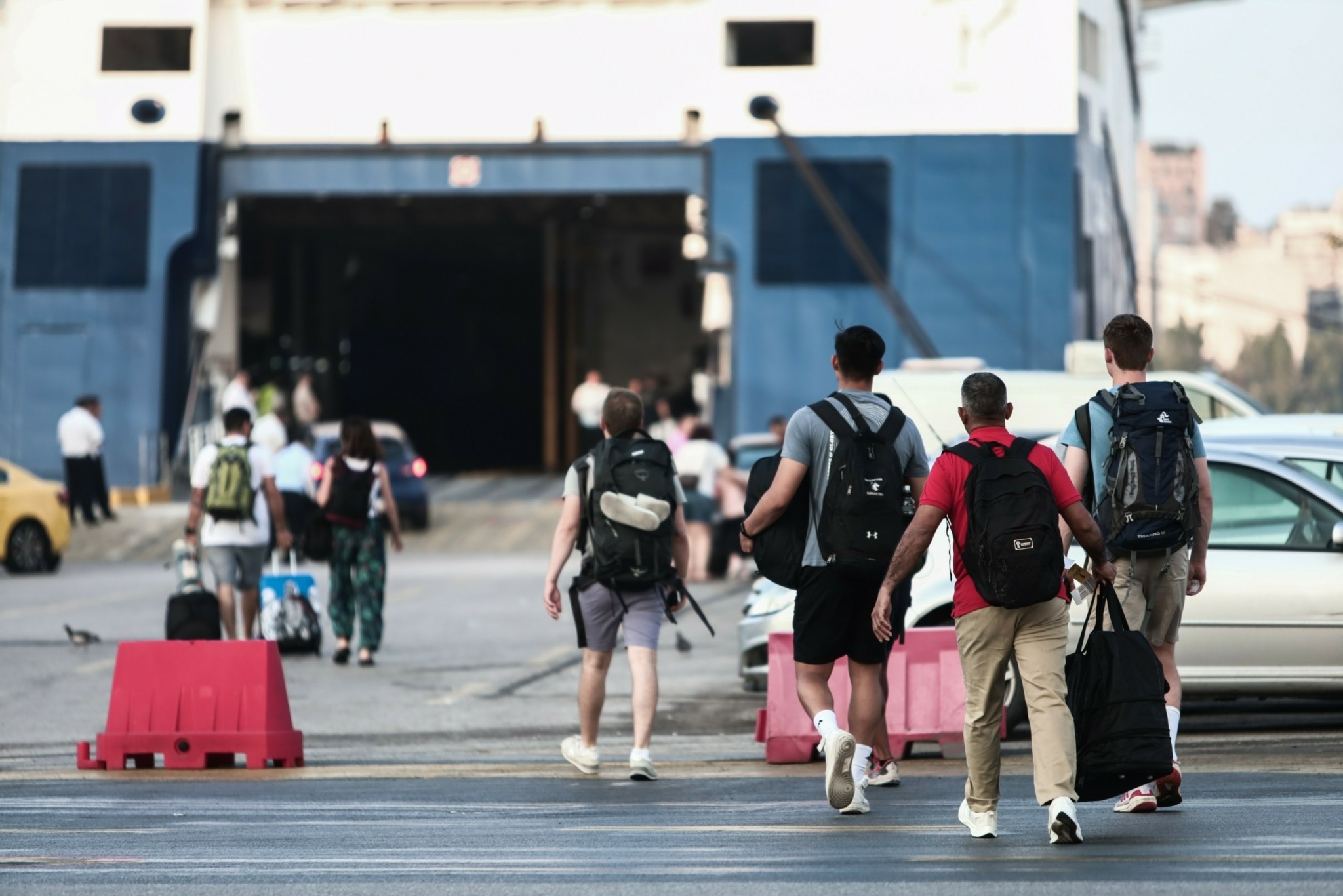 Με γεμάτα πλοία η έξοδος των εκδρομέων του Δεκαπενταύγουστου: 47 δρομολόγια σήμερα από Πειραιά, Λαύριο, Ραφήνα 