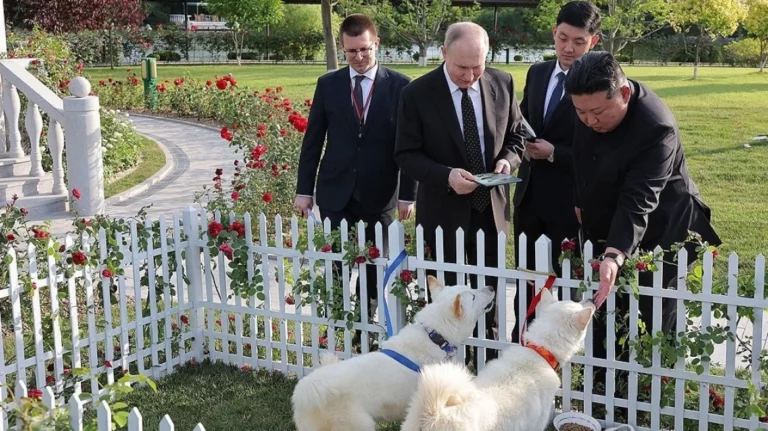 Βλαντιμίρ Πούτιν: Έκανε δώρο ένα ζευγάρι σκύλους στον Κιμ Γιονγκ Ουν (tweet)