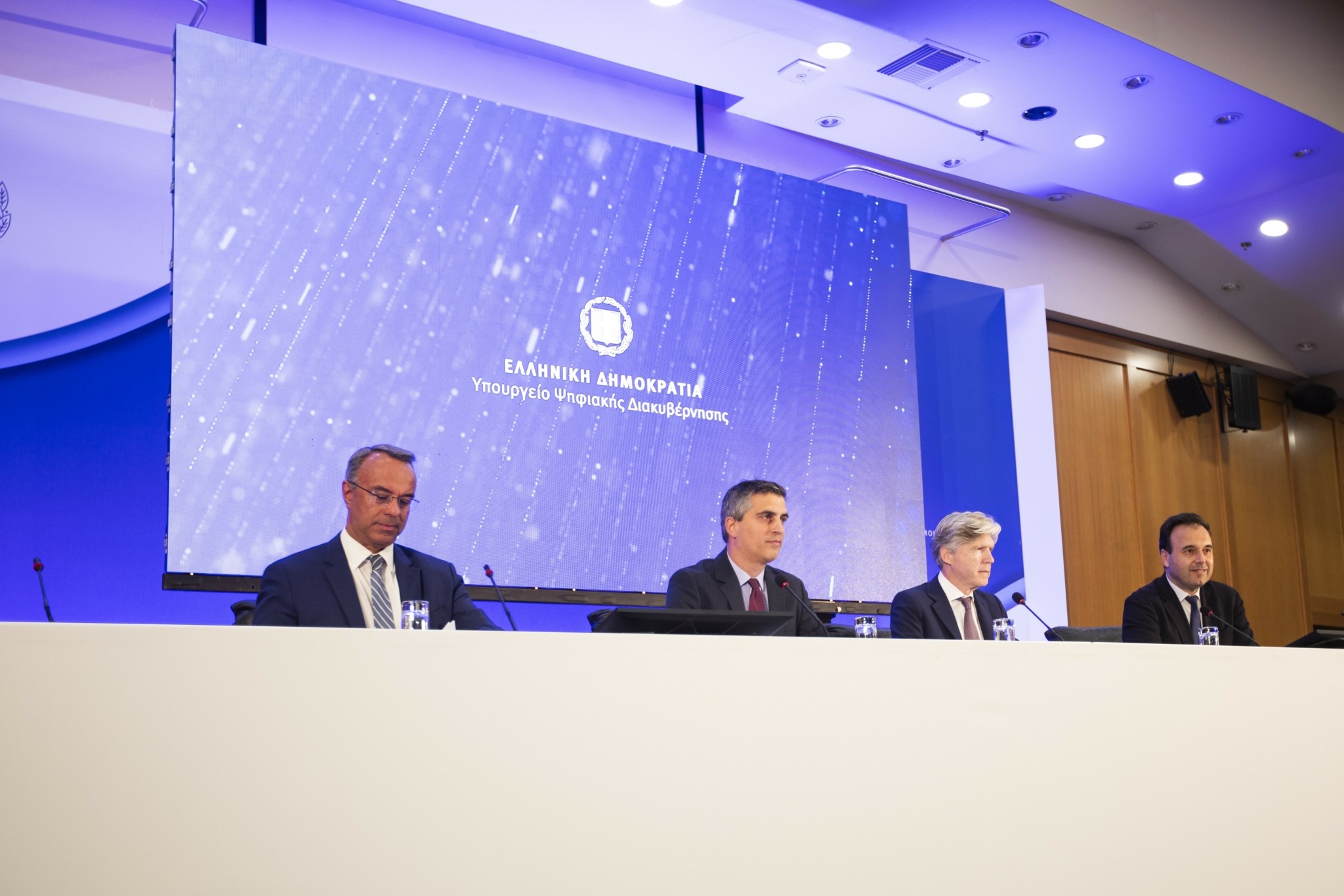 Gov.gr Wallet: Τι αλλάζει με τα προσωπικά δεδομένα των πολιτών – Πρώτη εφαρμογή στα ασφαλιστήρια ΙΧ