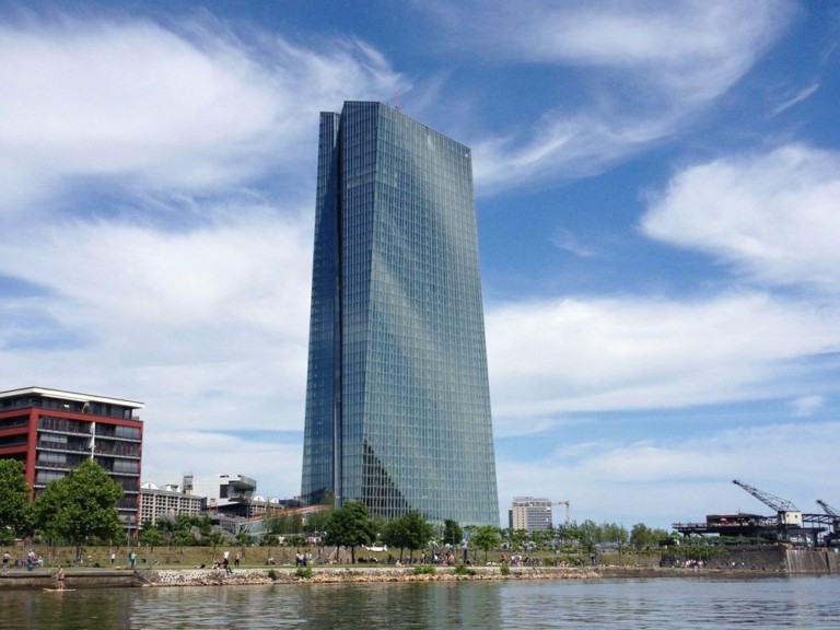 Η στρατηγική της ΕΚΤ για τον πληθωρισμό «σκοντάφτει» στην παραγωγικότητα (πίνακες)