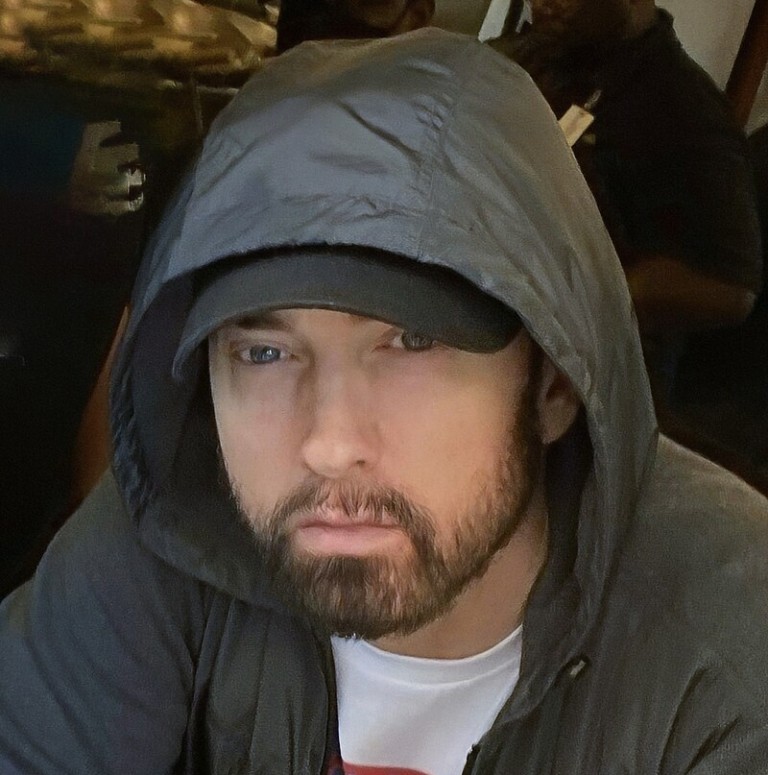 Έμινεμ: Βάζει τέλος στην ιστορική βασιλεία της Τέιλορ Σουίφτ στο Νο. 1 του Billboard 200