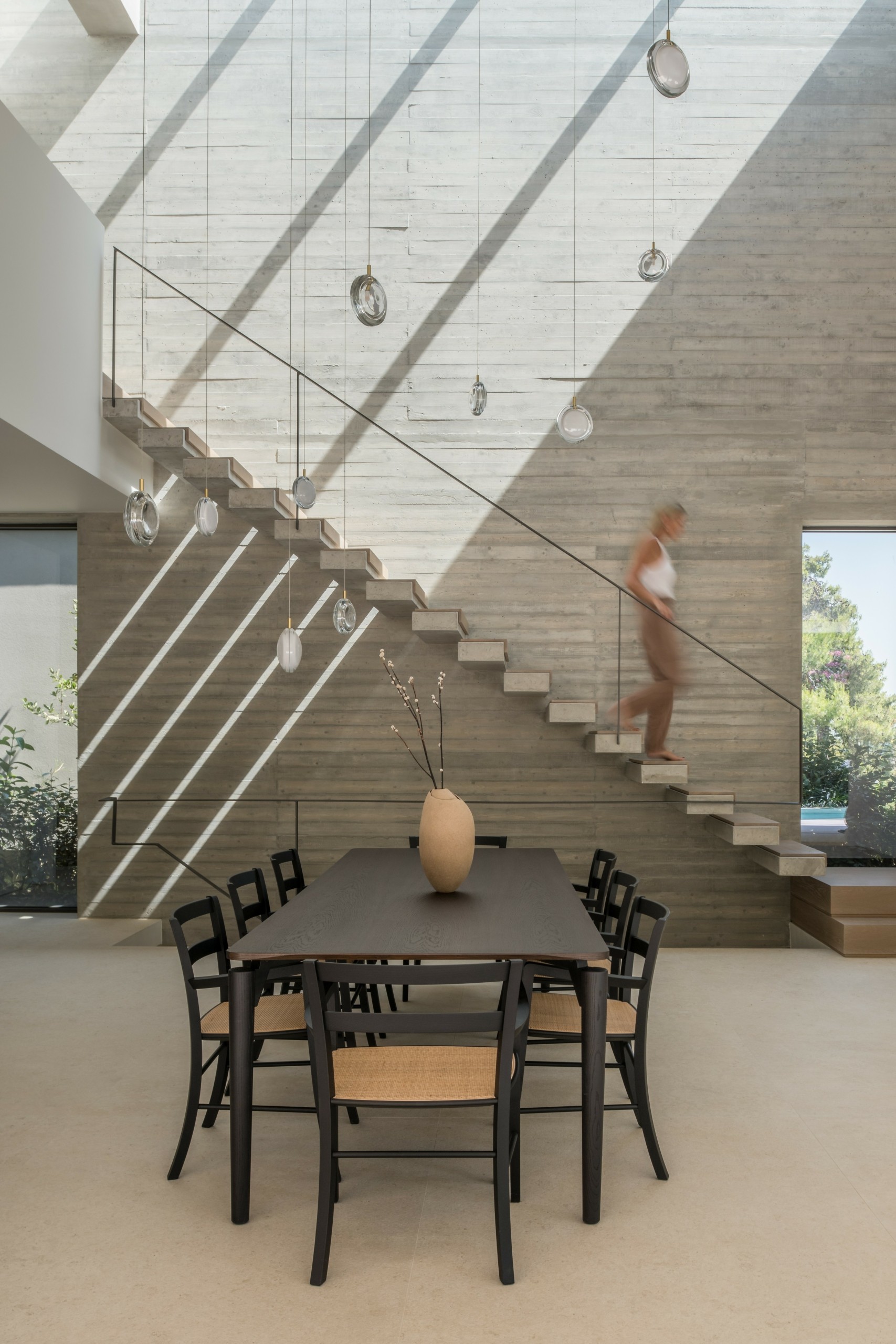 Διόνυσος: Μια νέα εντυπωσιακή κατοικία-καταφύγιο μέσα στο πευκοδάσος