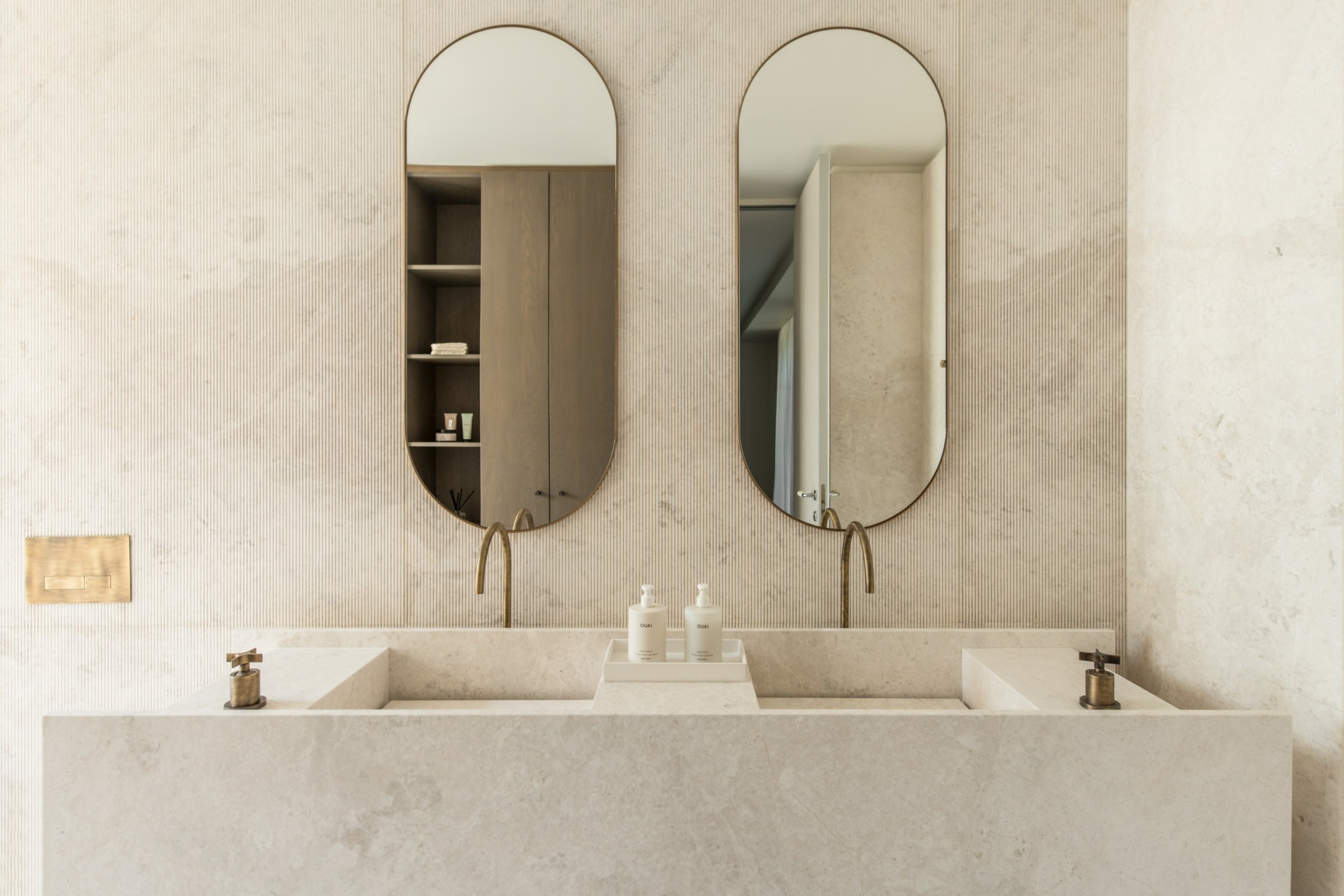 Διόνυσος: Μια νέα εντυπωσιακή κατοικία-καταφύγιο μέσα στο πευκοδάσος